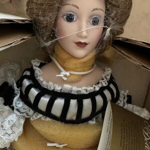 RENATA Franklin Heirloom Dolls 1985. New new never used. With certificate